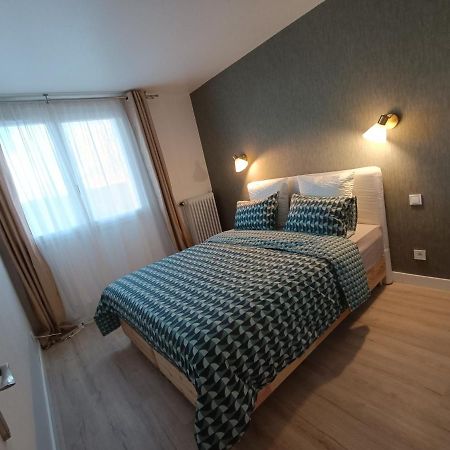Chelles Centre Ville: Riverside Retreat near Disneyland Exterior photo