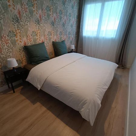 Chelles Centre Ville: Riverside Retreat near Disneyland Exterior photo