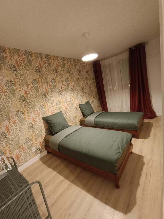 Chelles Centre Ville: Riverside Retreat near Disneyland Exterior photo