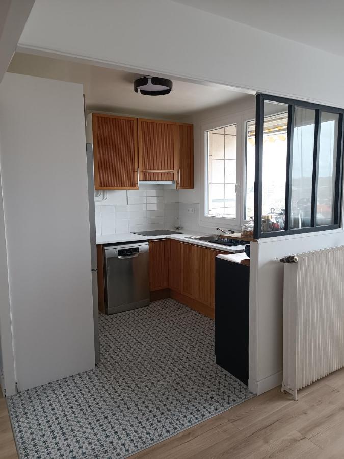 Chelles Centre Ville: Riverside Retreat near Disneyland Exterior photo